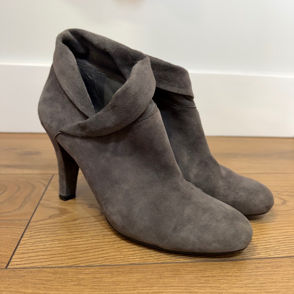 Enzo Angiolini Gray Suede Fold Over Ankle Booties Women's Size 8M Heels